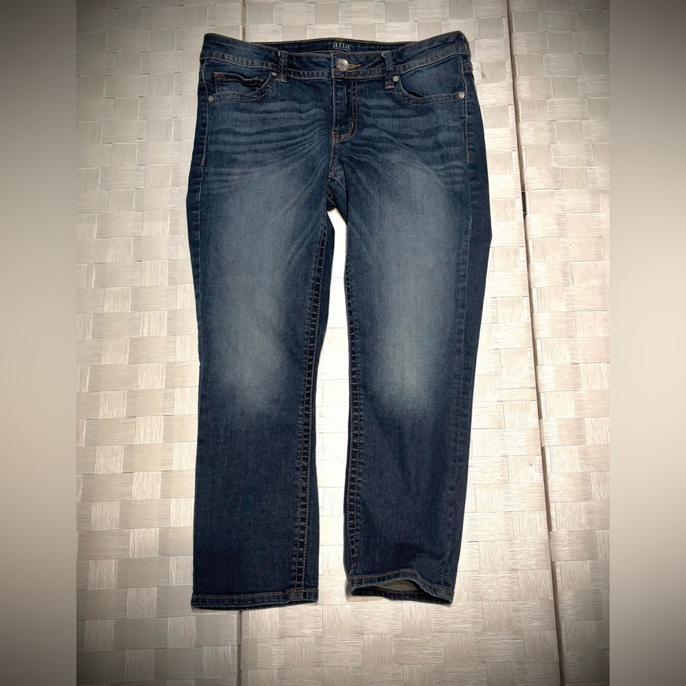 a.n.a Cropped Blue Jeans with Classic Indigo and Orange Stitching Size 28/6